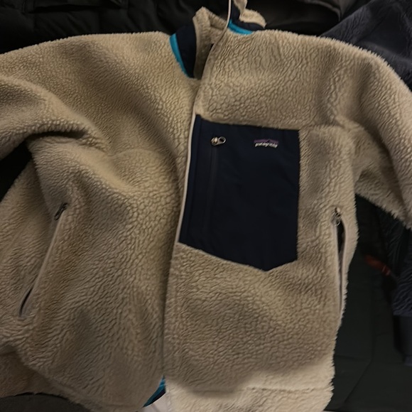 Patagonia jackets jackets are large vest is extra large good condition no burns - Picture 3 of 4